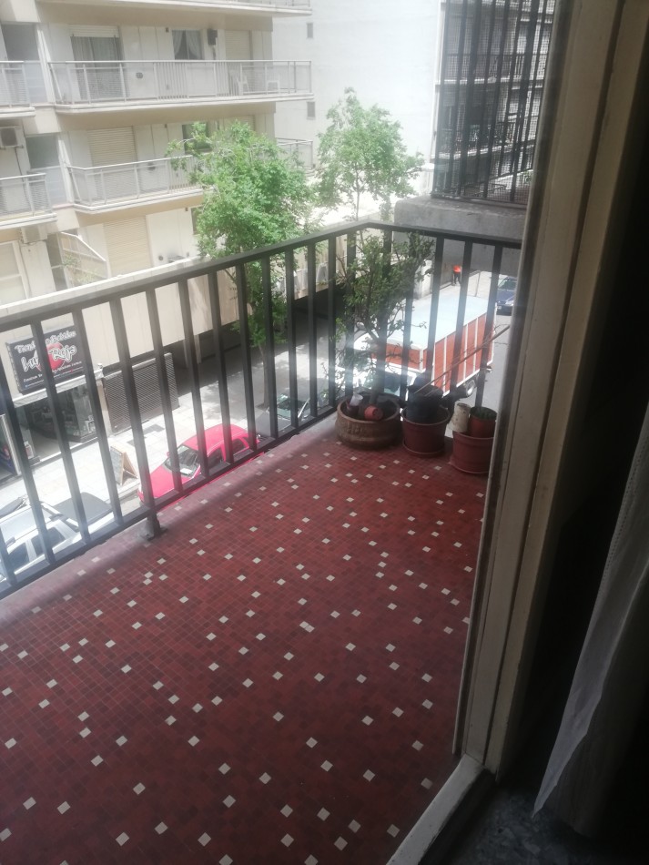 DEPARTAMENTO AL FRENTE BALCON 2 AMB CON DEPENDENCIA CENTRO PLAZA COLON