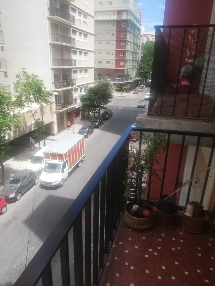 DEPARTAMENTO AL FRENTE BALCON 2 AMB CON DEPENDENCIA CENTRO PLAZA COLON