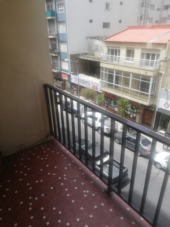 DEPARTAMENTO AL FRENTE BALCON 2 AMB CON DEPENDENCIA CENTRO PLAZA COLON